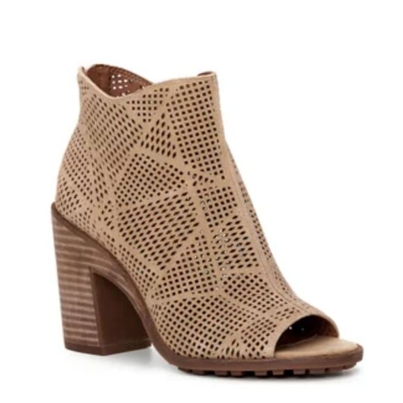 Lucky Brand Vacob Perforated Sandals - Picture 1 of 5